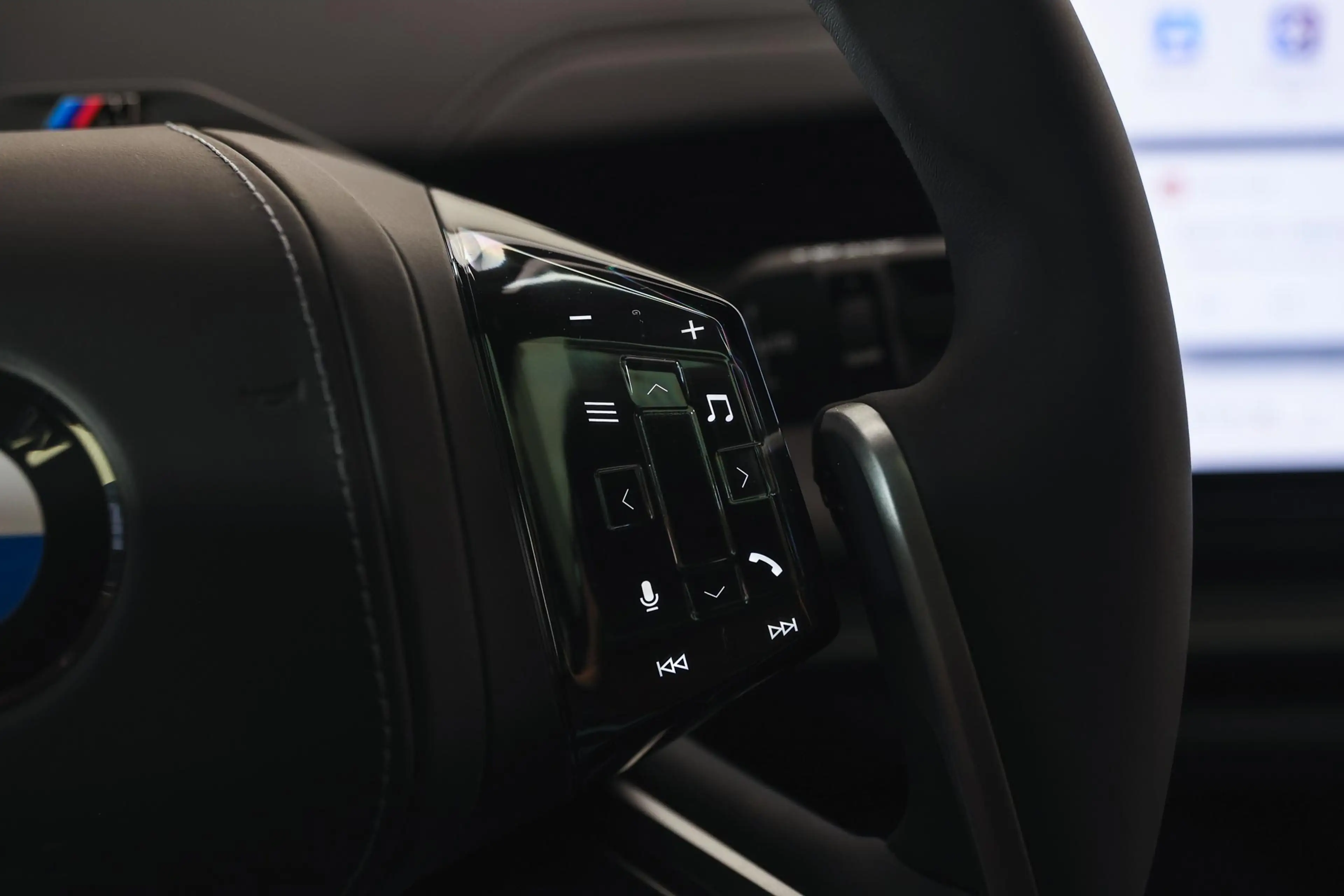 BMW i7 50 xDrive M Sport / Panoramadak Sky Lounge / Parki — photo 13