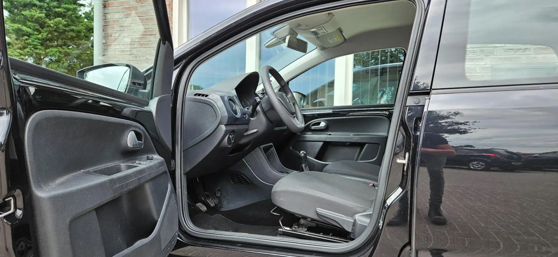 Volkswagen up! 1.0 BMT move up! Airco! Cruise Control! 5-Deurs! N Zwart - 2