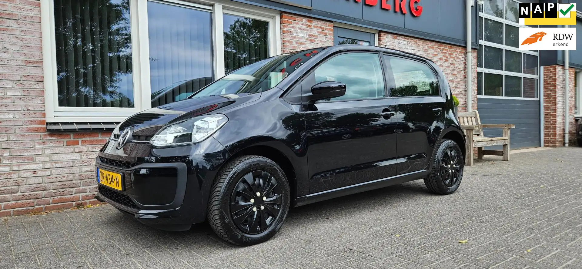 Volkswagen up! 1.0 BMT move up! Airco! Cruise Control! 5-Deurs! N Zwart - 1