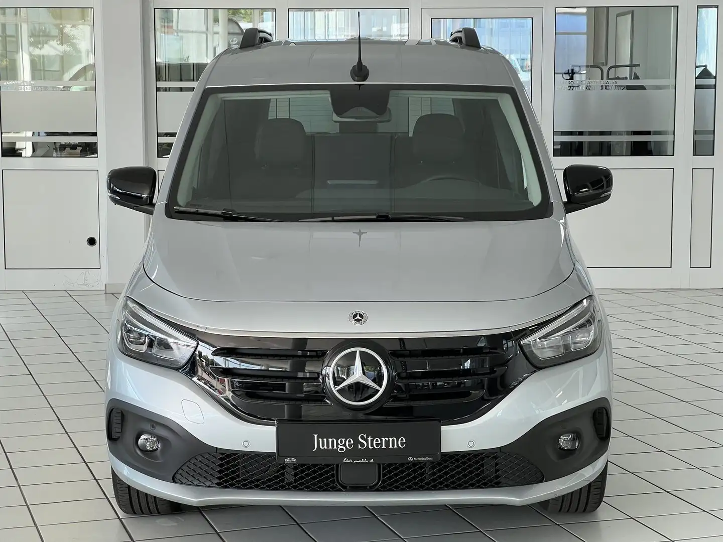 Mercedes-Benz EQT 200 PROGRESSIV LED+AHK+WinterPaket+Navi+MBUX Stříbrná - 2