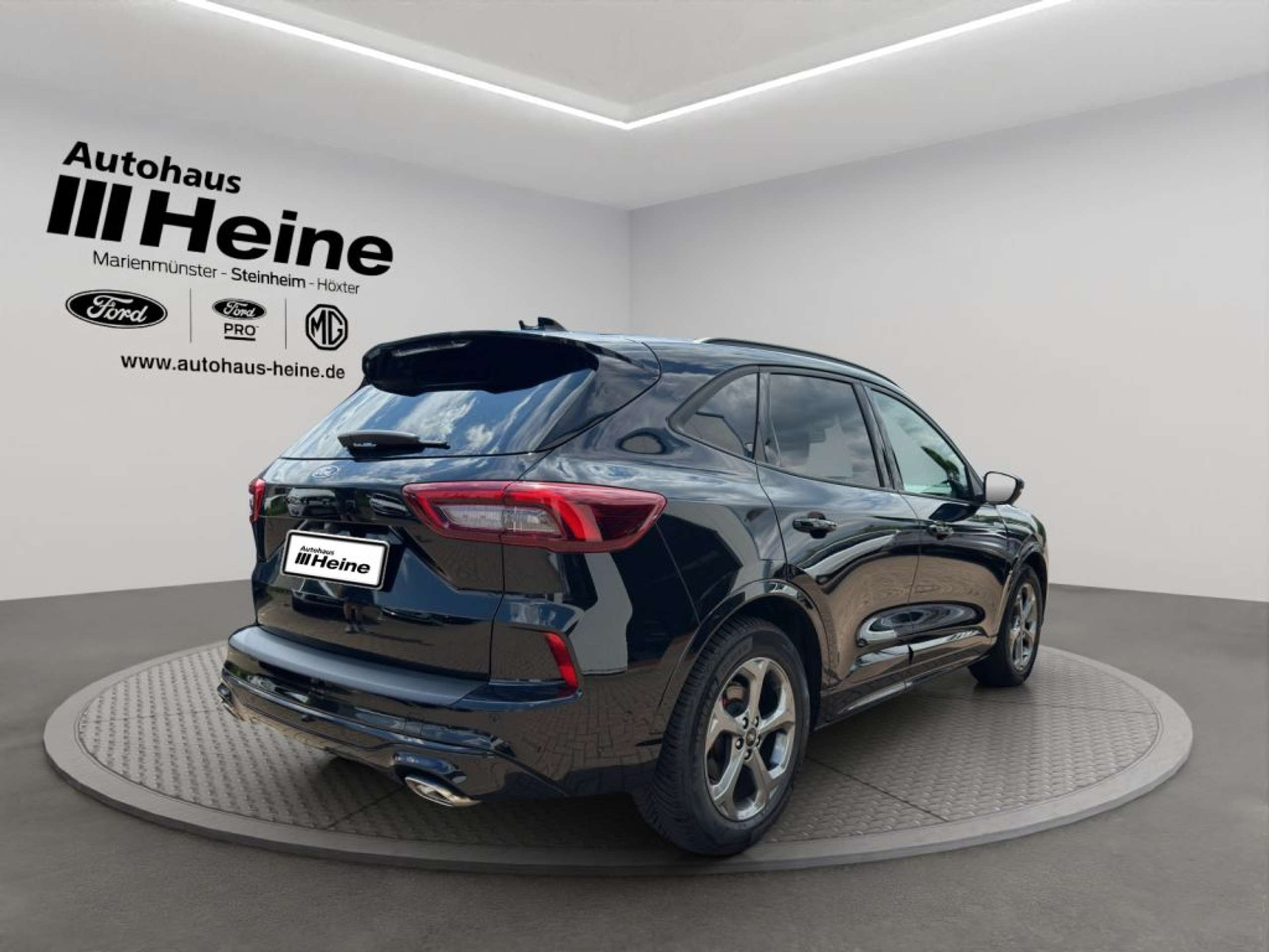 Fahrzeugabbildung Ford Kuga ST-LINE X 1.5 Ltr. 150 PS *AHK* 5 JAHRE FGS - mit KI generiert/bearbeitet