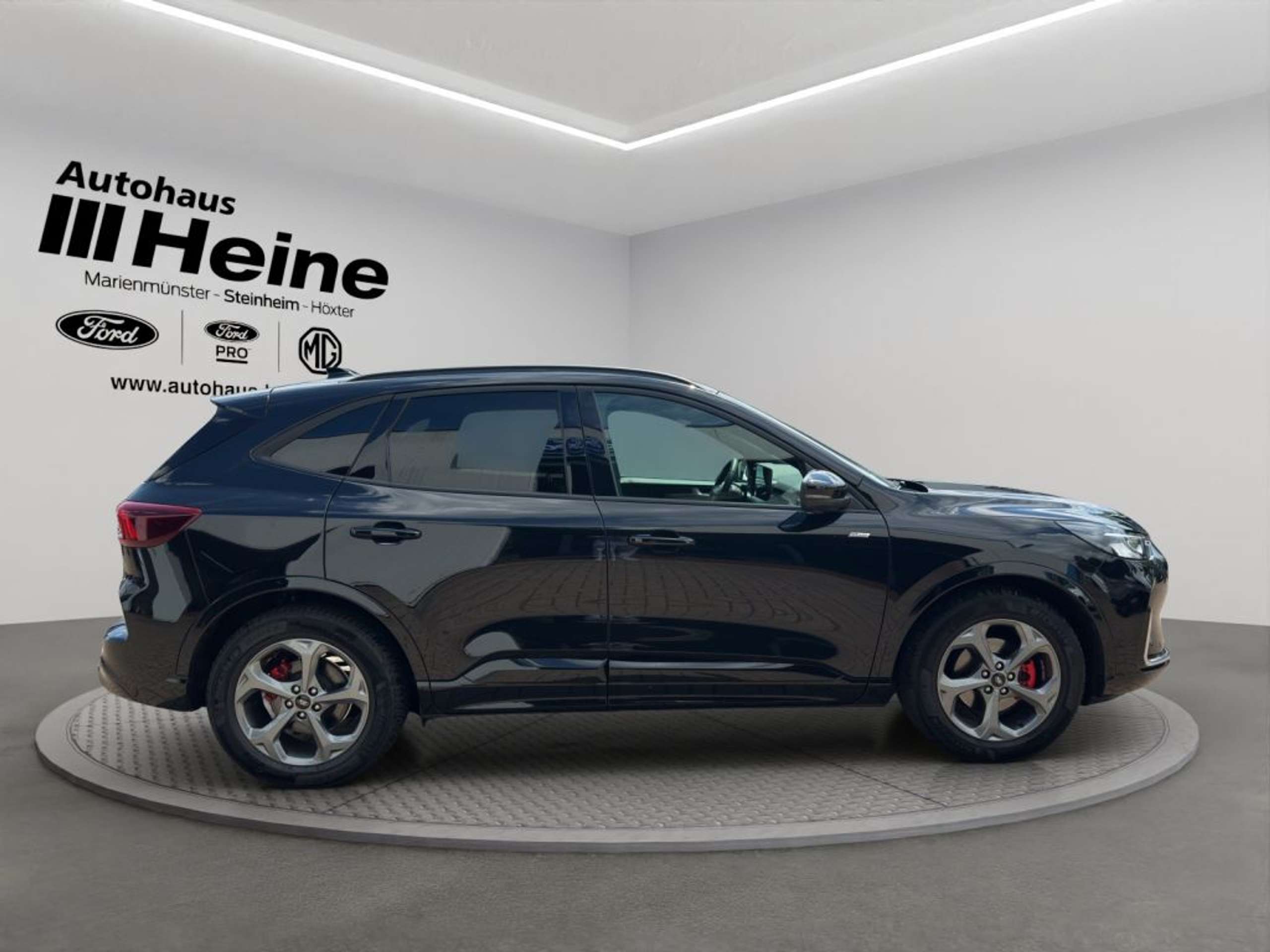 Fahrzeugabbildung Ford Kuga ST-LINE X 1.5 Ltr. 150 PS *AHK* 5 JAHRE FGS - mit KI generiert/bearbeitet