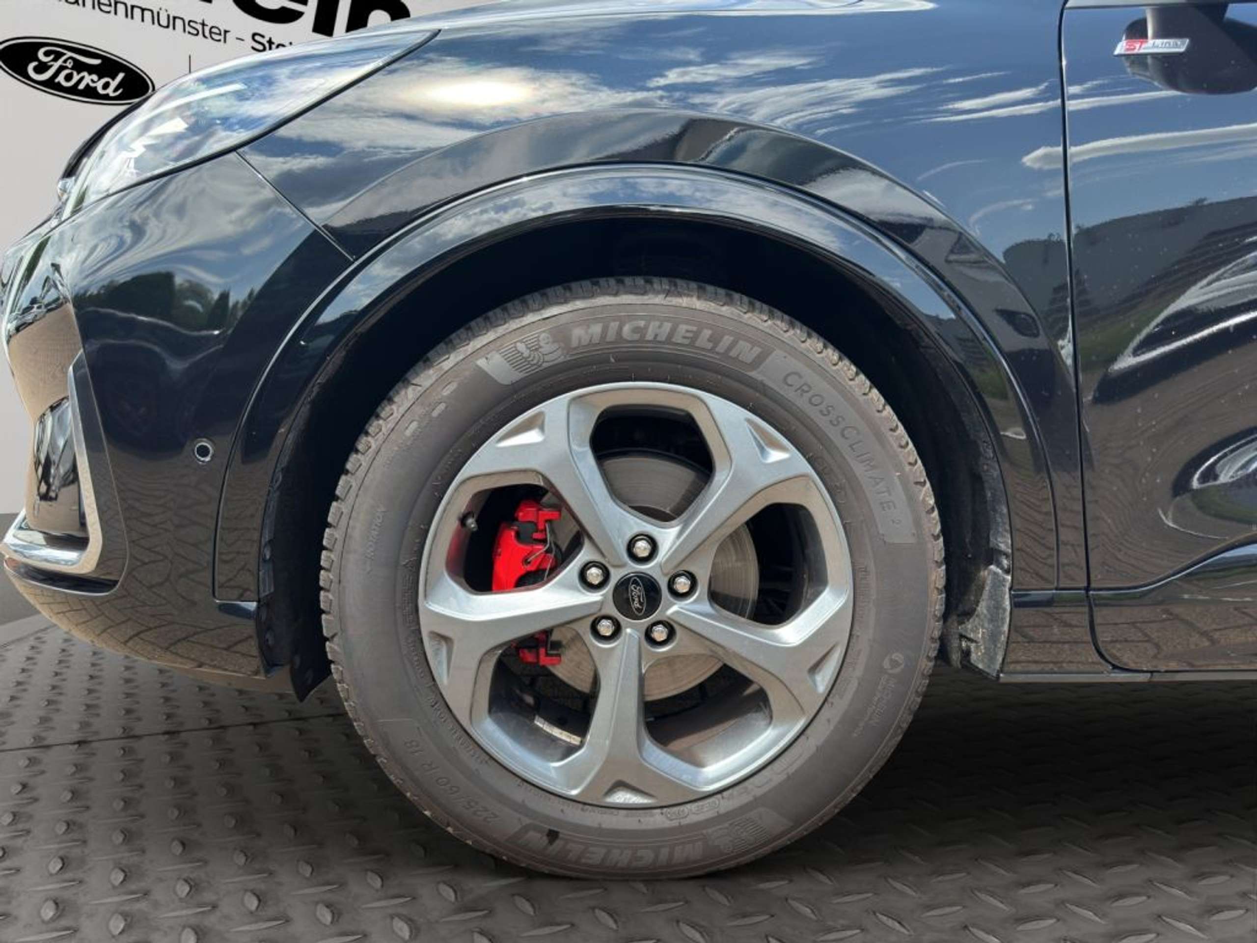 Fahrzeugabbildung Ford Kuga ST-LINE X 1.5 Ltr. 150 PS *AHK* 5 JAHRE FGS - mit KI generiert/bearbeitet