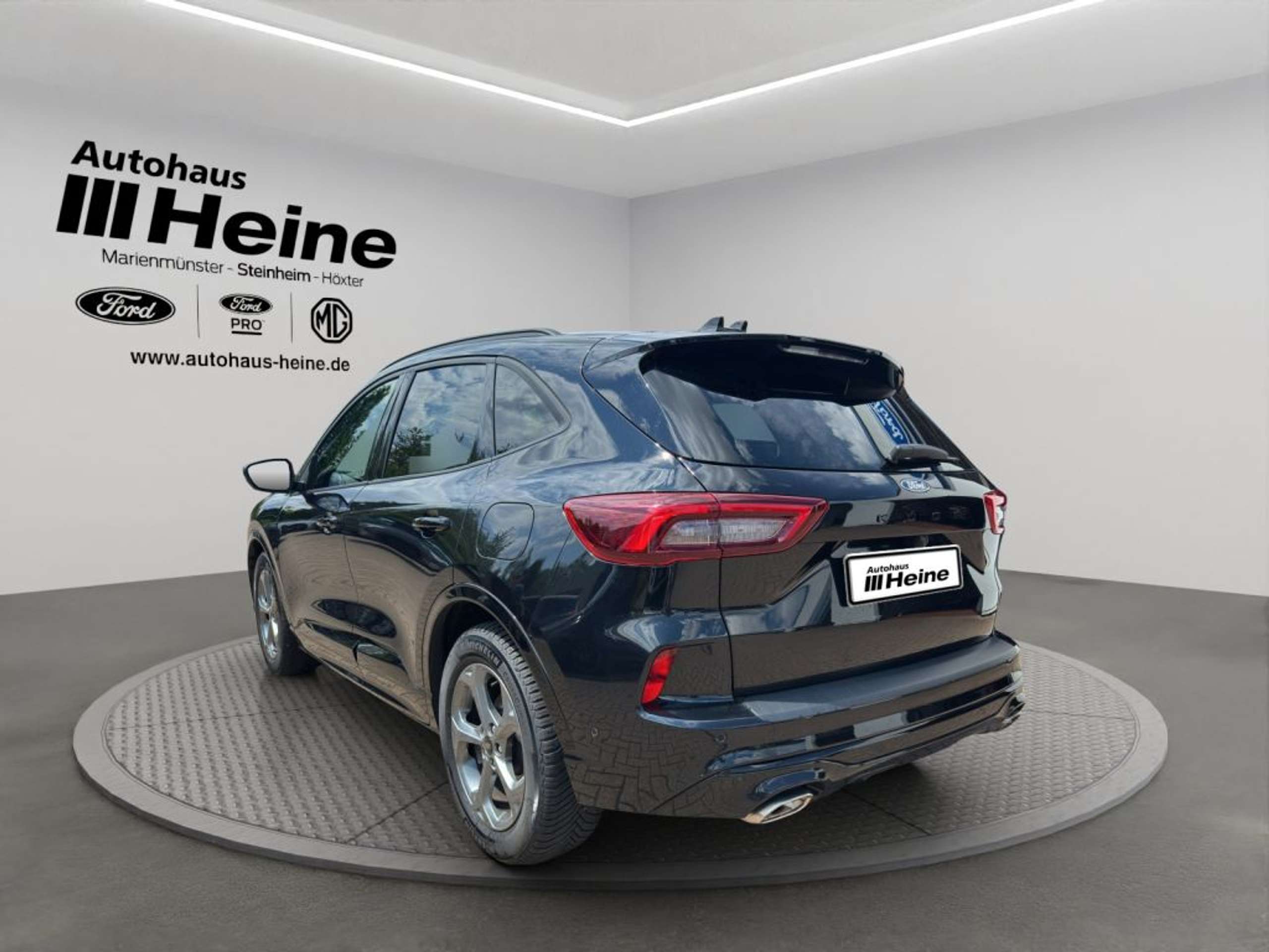 Fahrzeugabbildung Ford Kuga ST-LINE X 1.5 Ltr. 150 PS *AHK* 5 JAHRE FGS - mit KI generiert/bearbeitet