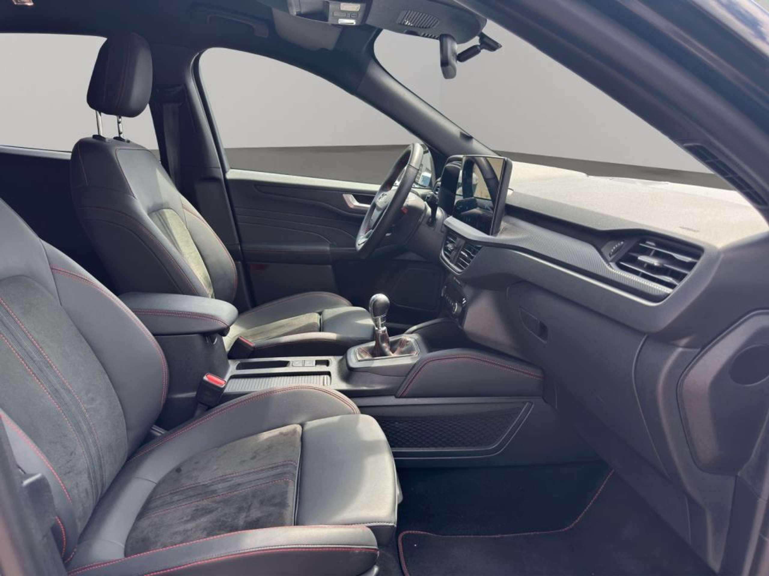 Fahrzeugabbildung Ford Kuga ST-LINE X 1.5 Ltr. 150 PS *AHK* 5 JAHRE FGS - mit KI generiert/bearbeitet
