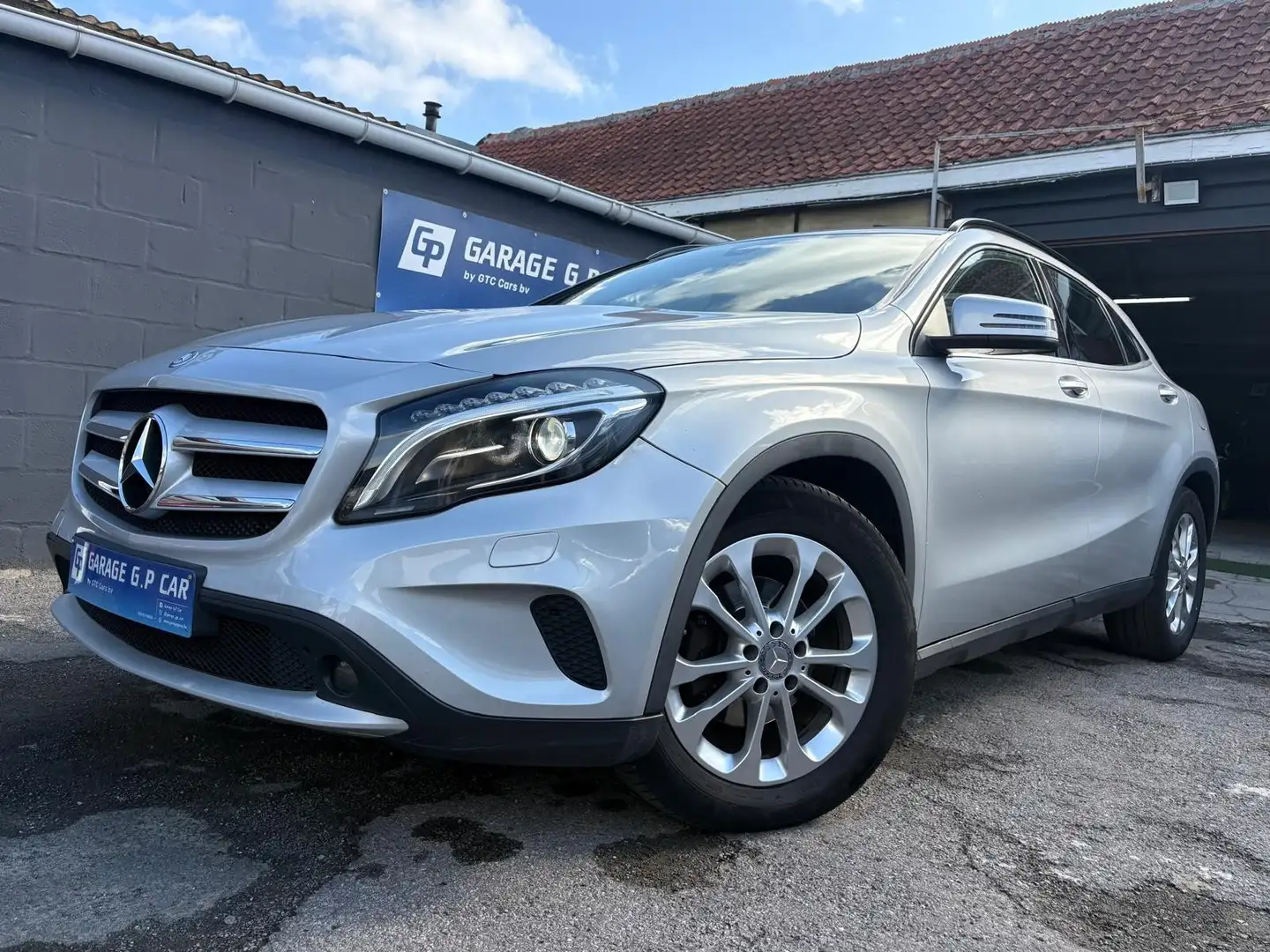 Mercedes-Benz GLA 200 d | | XÉNON | NAVI | CUIR Gris - 1