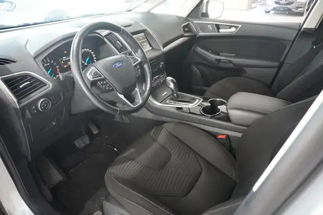 Ford S-Max view 8