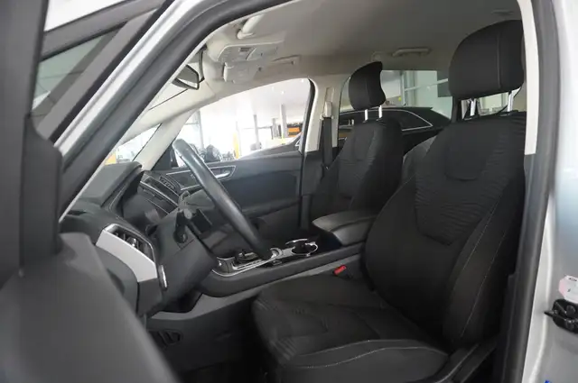 Ford S-Max view 10