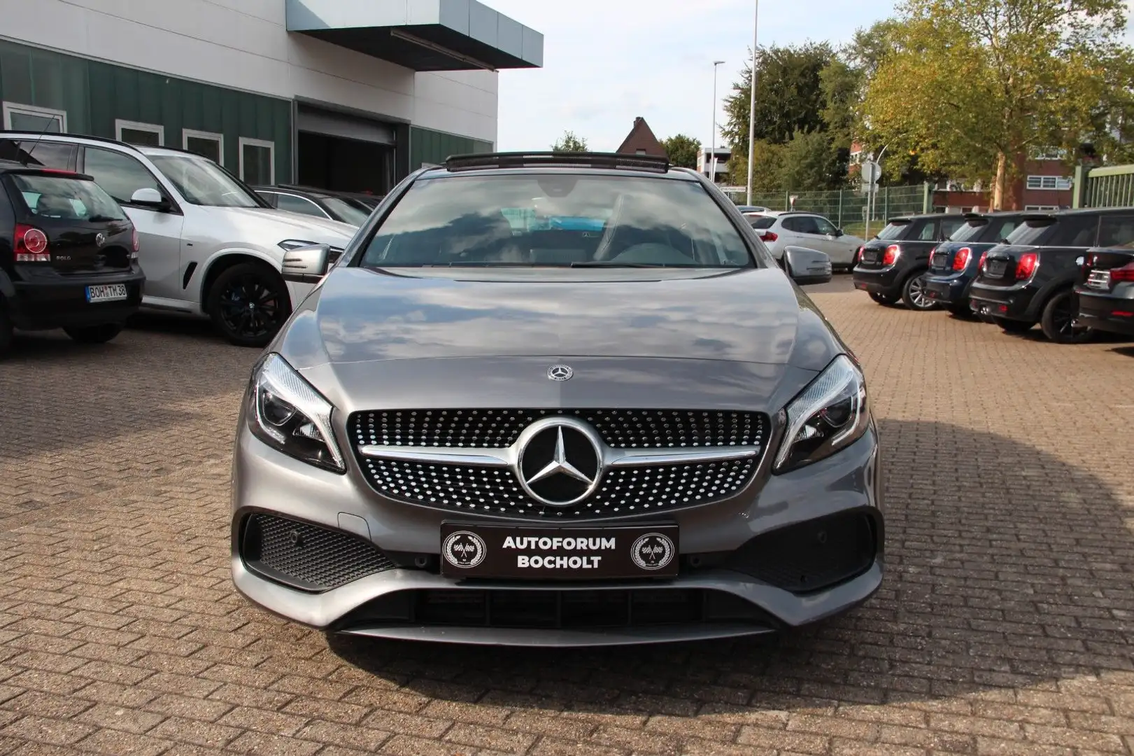 Mercedes-Benz A 180 Peak Edition AMG, Pano, LED Grau - 1