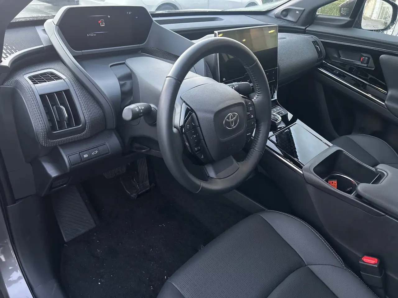 Toyota bZ4X снимка Toyota bZ4X