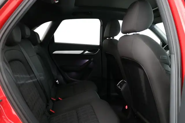 Audi Q3 view 12