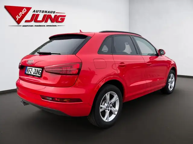 Audi Q3 view 6
