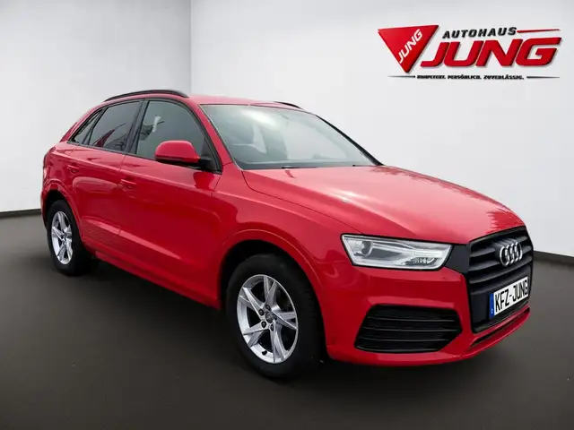 Audi Q3 view 8