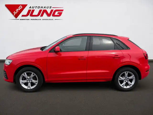 Audi Q3 view 3