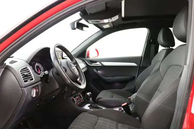 Audi Q3 view 15