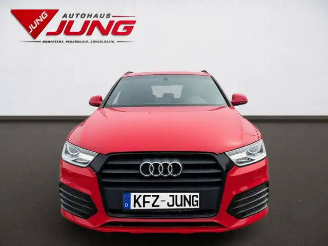 Audi Q3 view 9