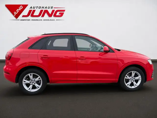 Audi Q3 view 7