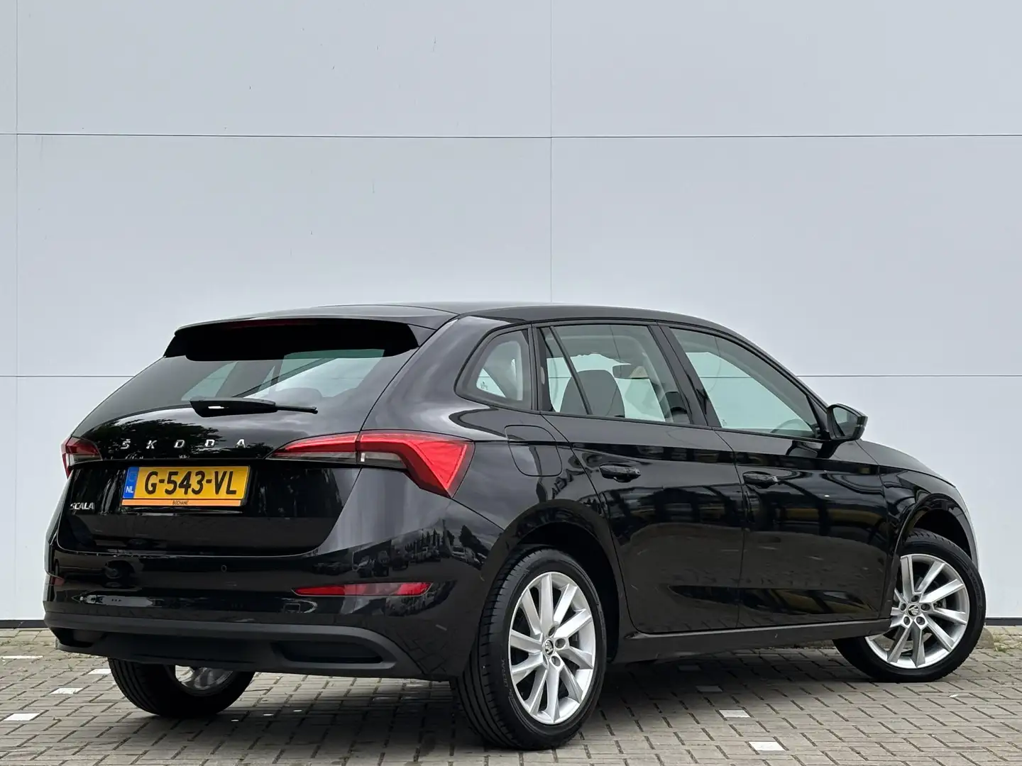 Skoda Scala 1.0 TSI Business Edition | Panoramadak | Navigatie Zwart - 2
