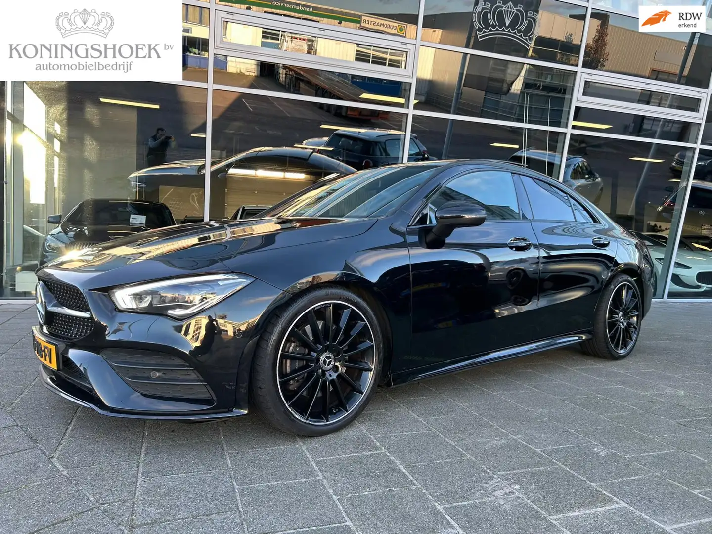 Mercedes-Benz CLA 200 Premium Plus Schwarz - 1