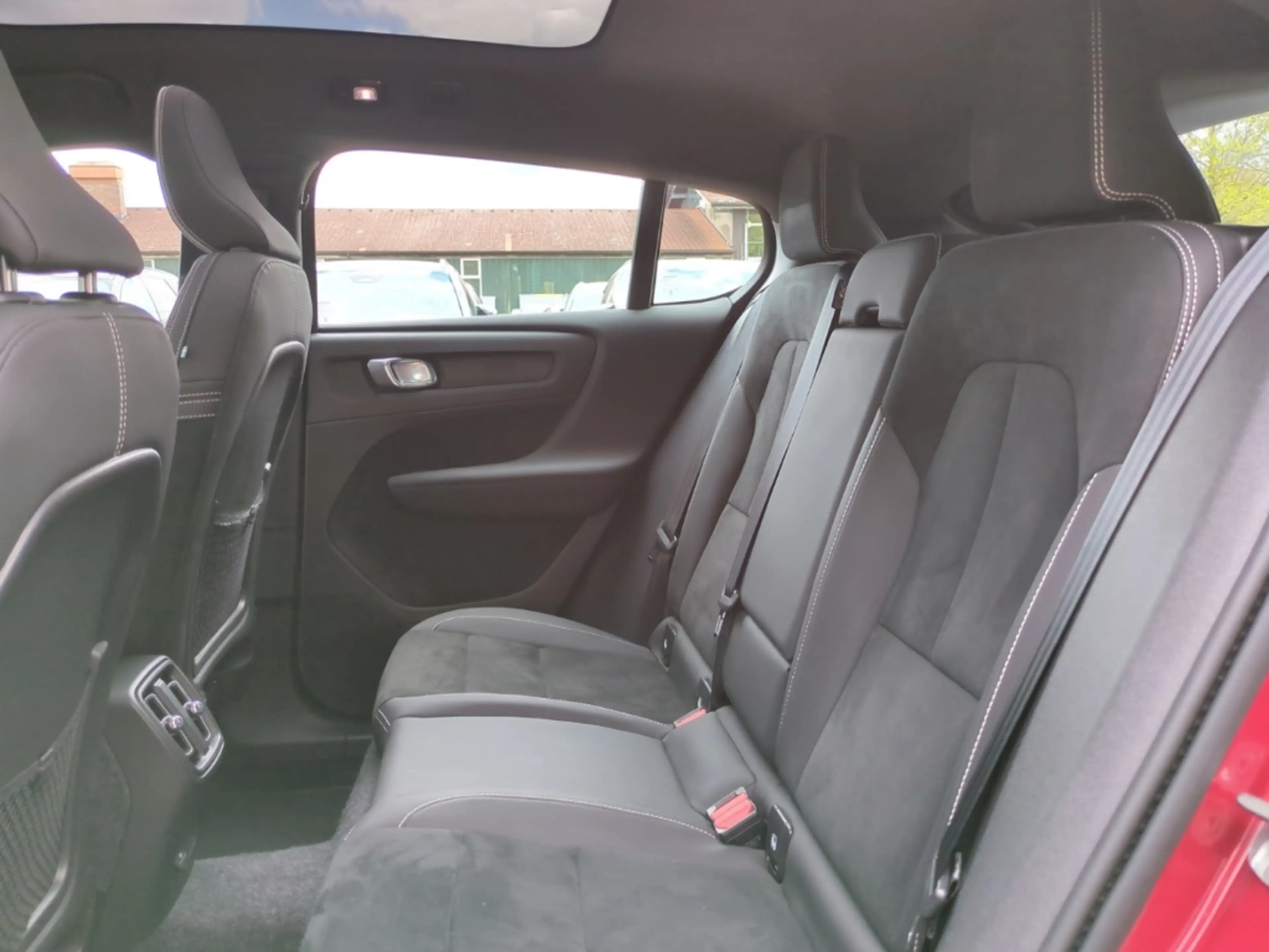 Volvo C40 Ultimate Recharge Pure Electric AWD StandHZG AHK P — photo 11