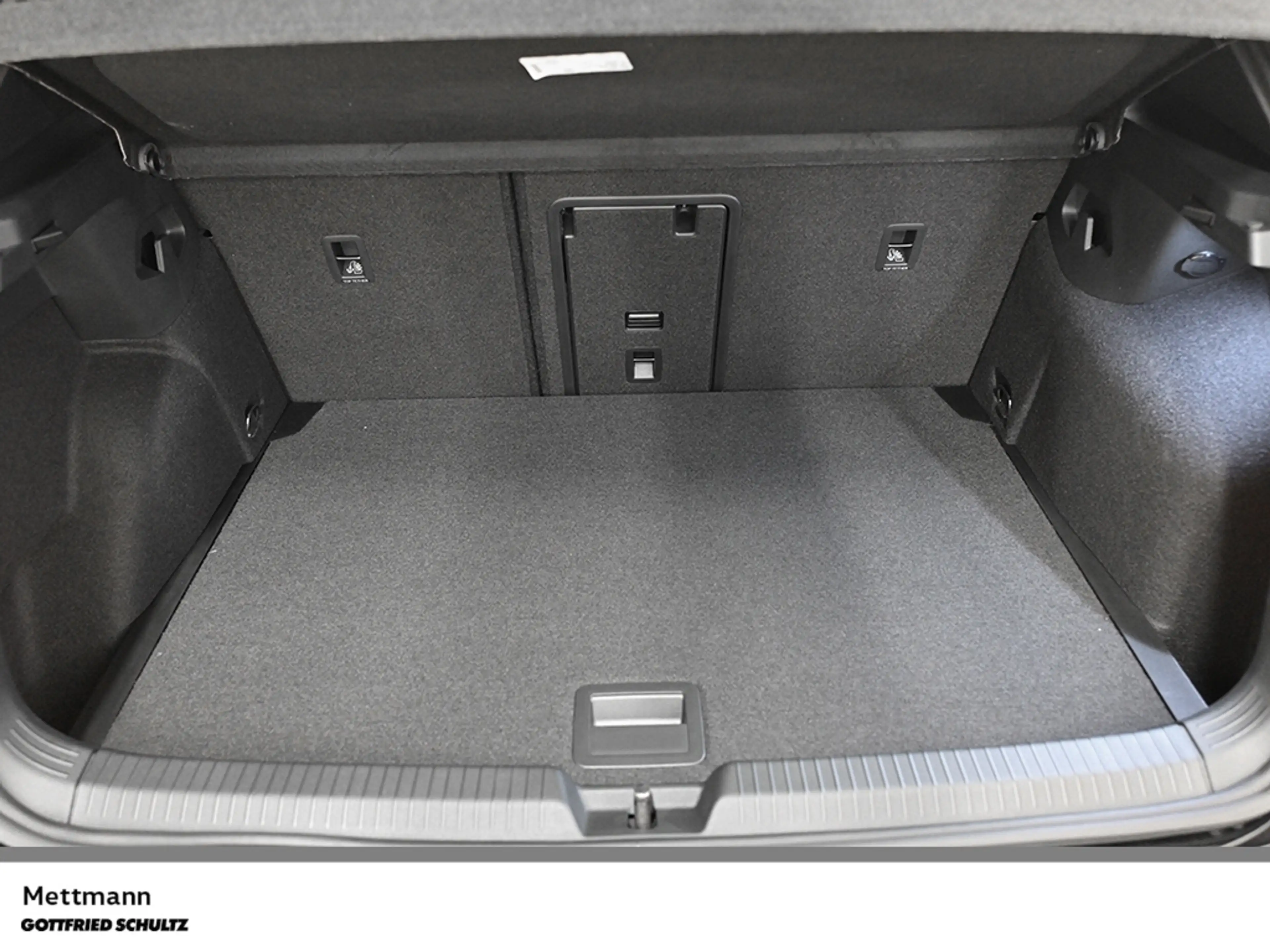 Volkswagen Golf R 2.0 TSI DSG IQ BLACK AKRAPO H&K PANO AREA HUD — photo 8