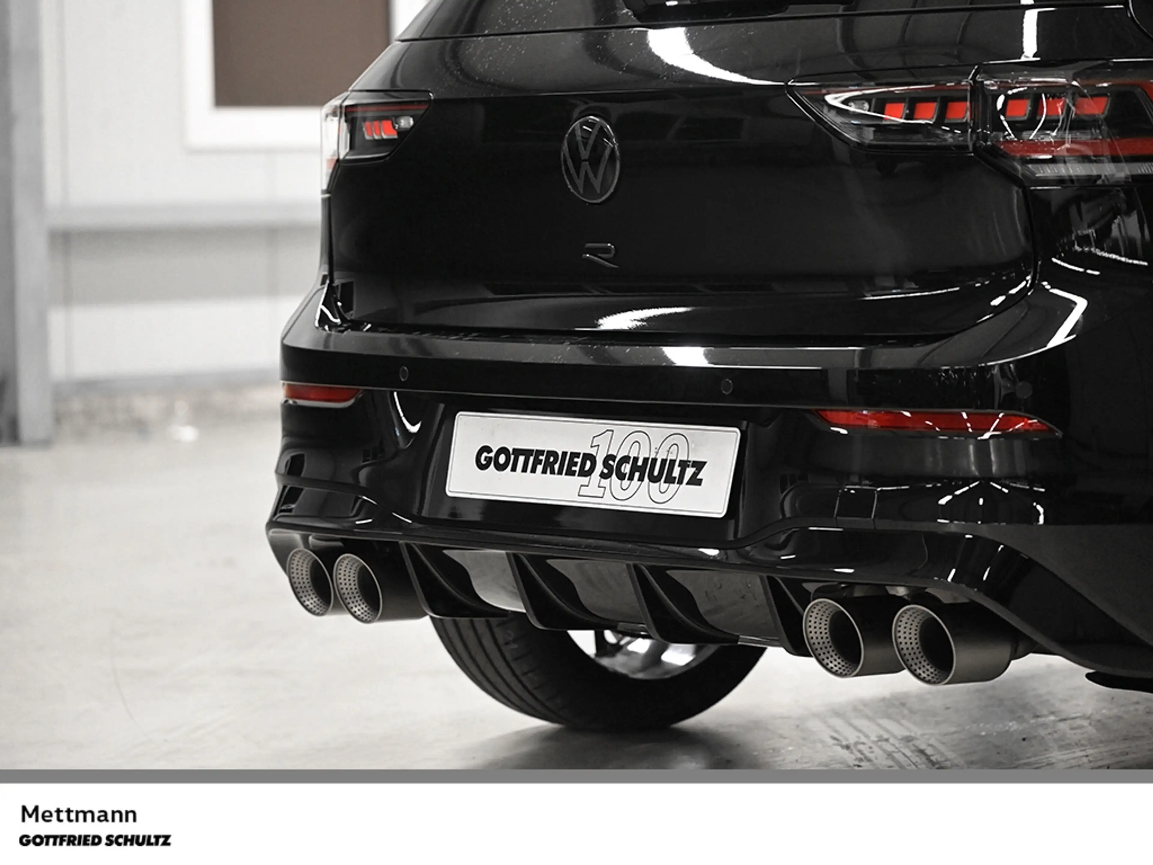 Volkswagen Golf R 2.0 TSI DSG IQ BLACK AKRAPO H&K PANO AREA HUD — photo 7