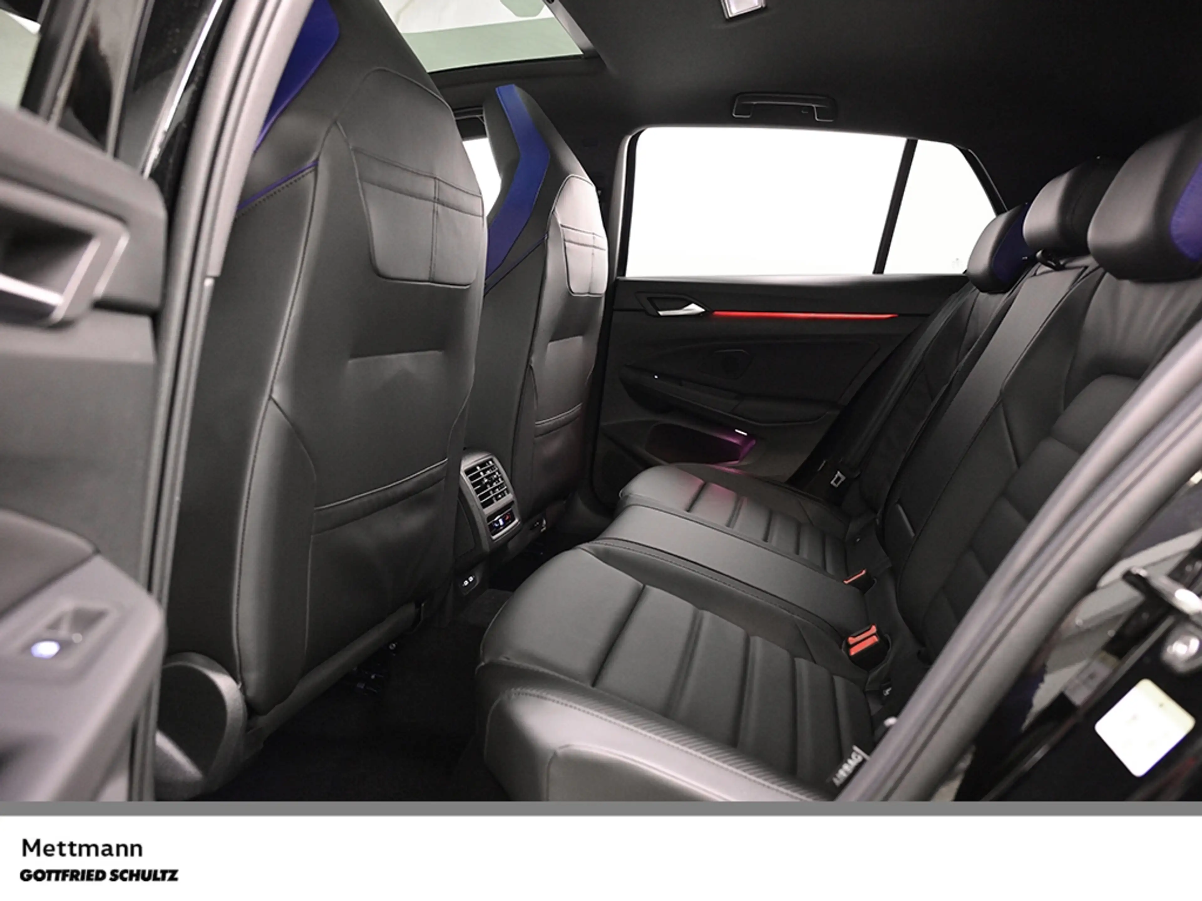 Volkswagen Golf R 2.0 TSI DSG IQ BLACK AKRAPO H&K PANO AREA HUD — photo 13