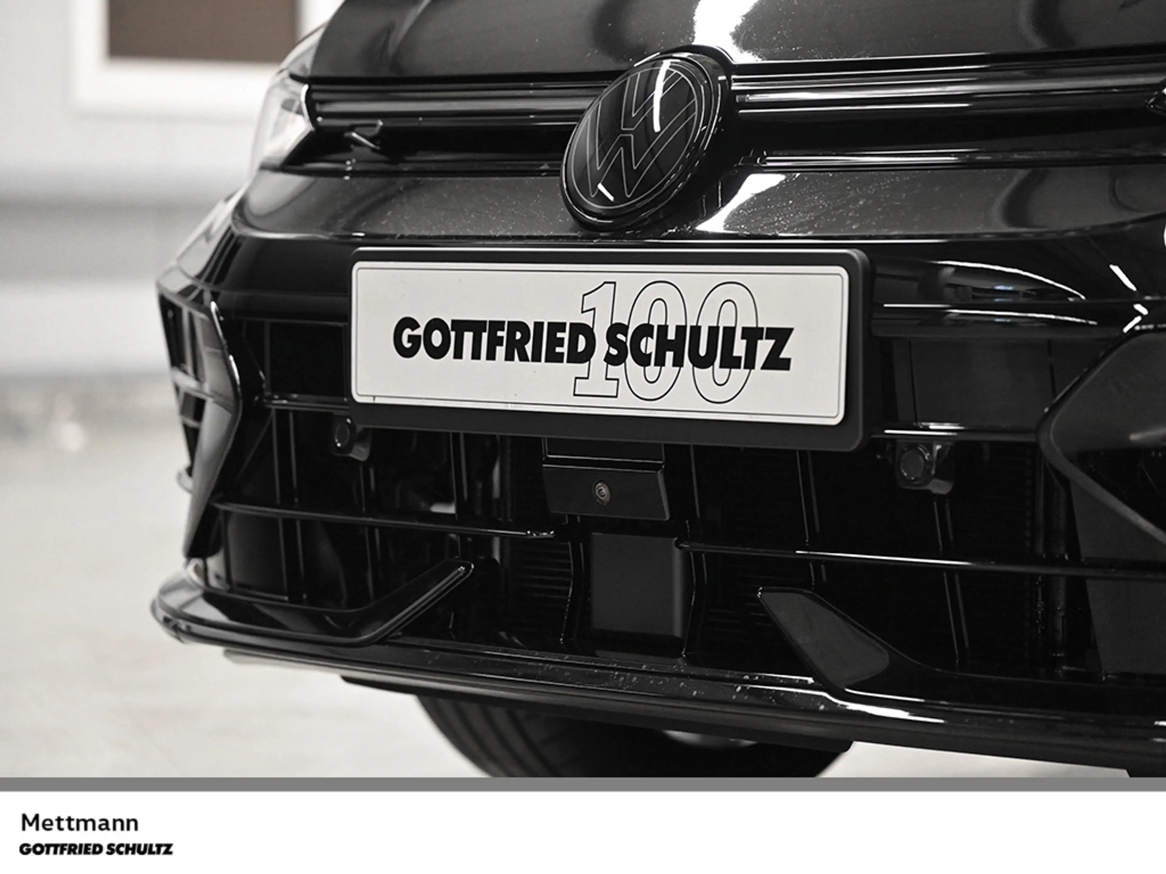 Volkswagen Golf R 2.0 TSI DSG IQ BLACK AKRAPO H&K PANO AREA HUD — photo 6