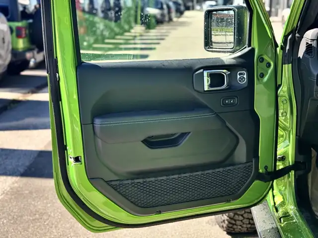 Jeep Wrangler view 11