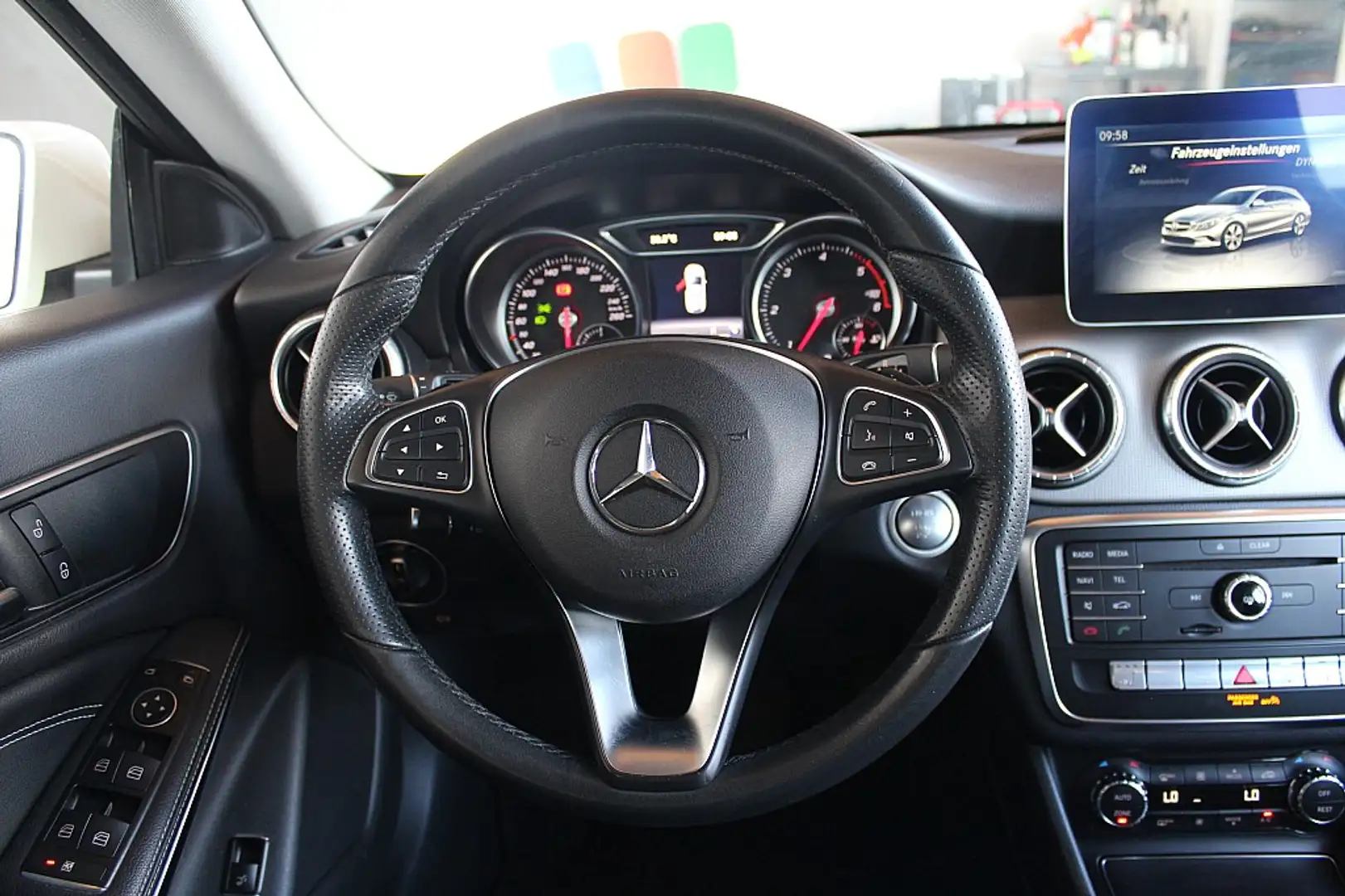 Mercedes-Benz CLA 200 d Shooting Brake Aut. |LED |Navi |E-Heck |Front... Wit - 2