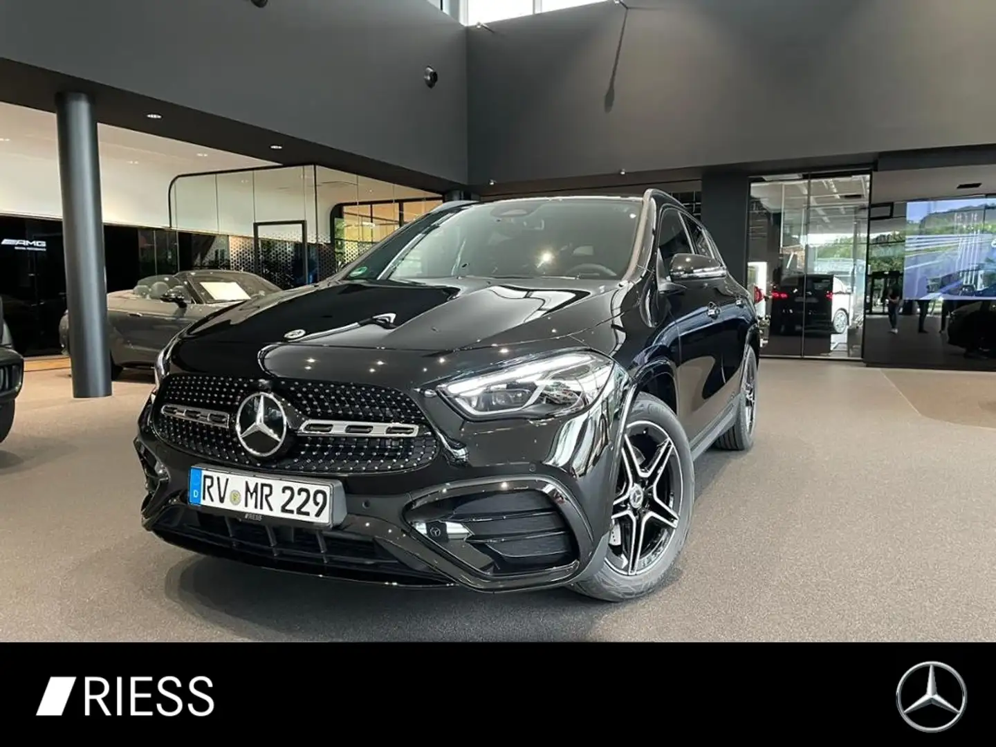 Mercedes-Benz GLA 250 4M AMG+AHK+DISTRONIC+MULTIBEAM+KEYL+360° Schwarz - 1