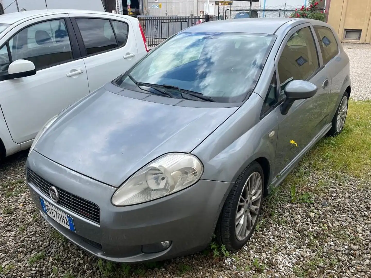 Fiat Grande Punto Grande Punto 3p 1.9 mjt Sport 130cv 6m Gris - 2