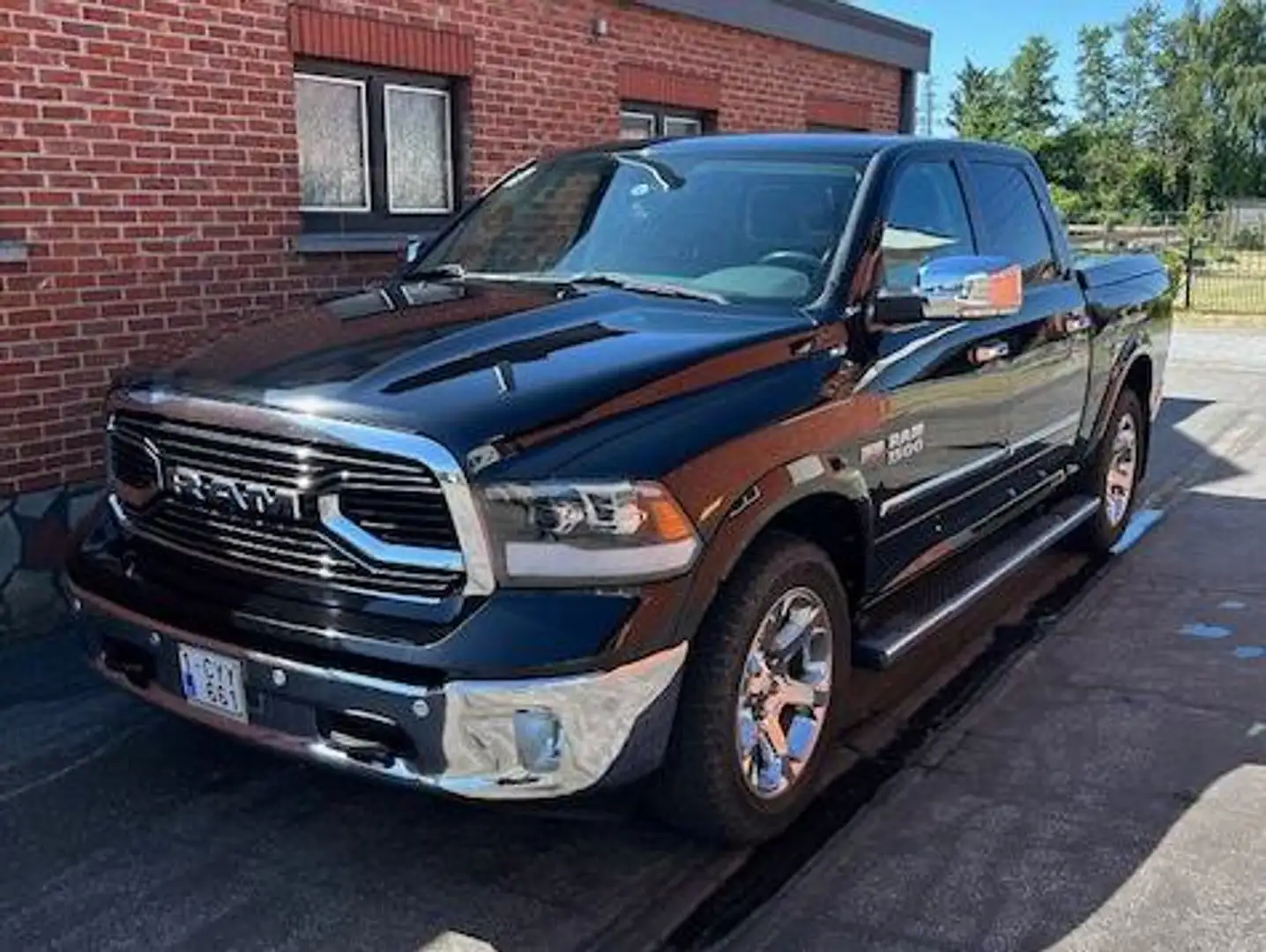 Dodge RAM 5.7 Hemi Laramie Negro - 2