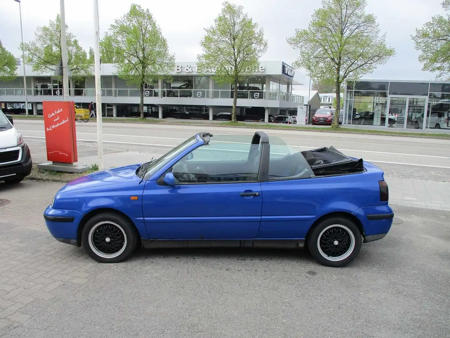 Volkswagen Golf Cabriolet Golf IV 1.8 Cabrio INZAHLUNGNAHME Blau - 2