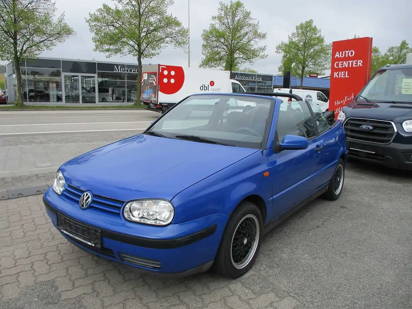 Volkswagen Golf Cabriolet Golf IV 1.8 Cabrio INZAHLUNGNAHME Blau - 1