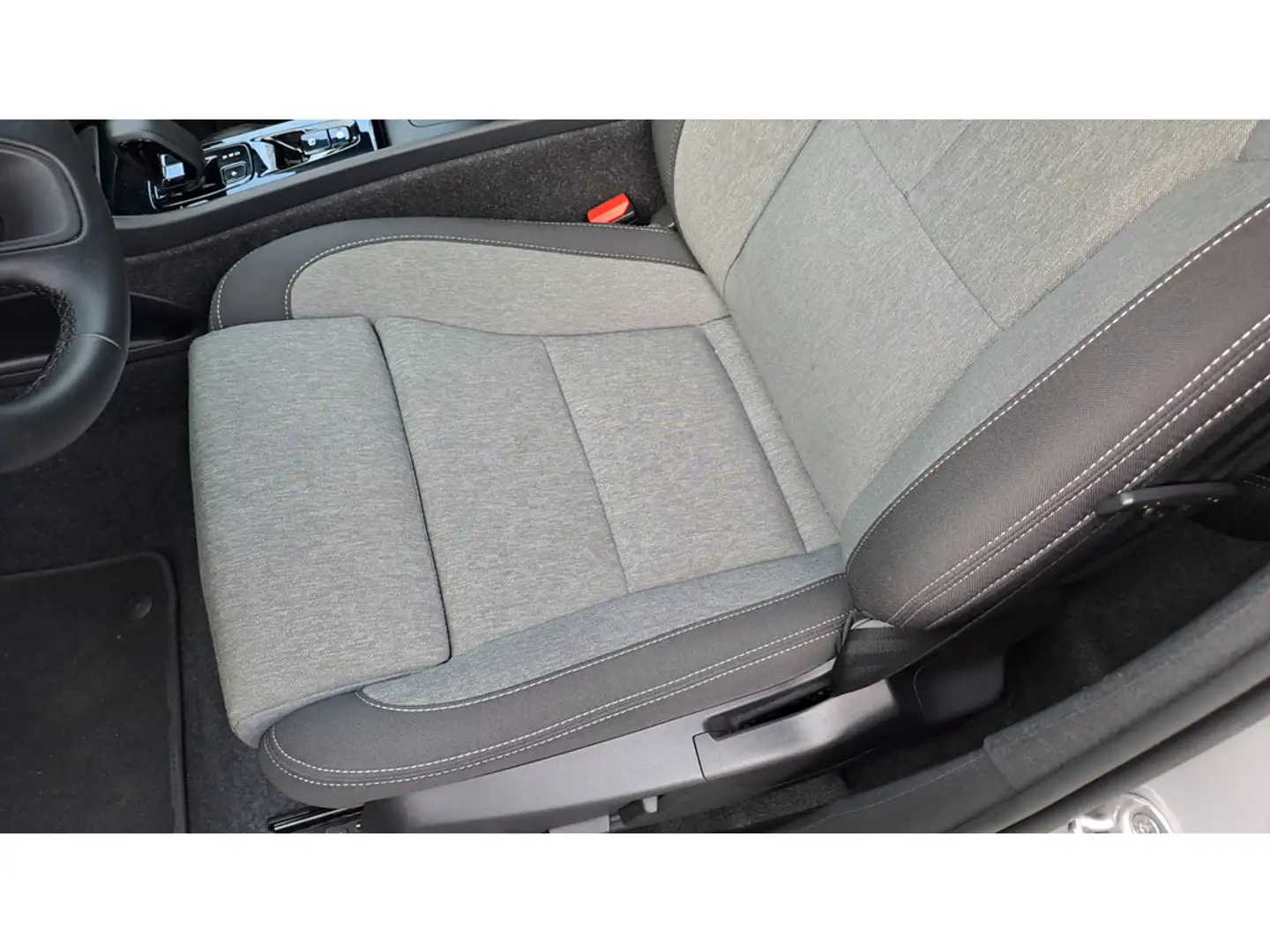 Volvo XC40 B3 Plus Dark Silber - 2