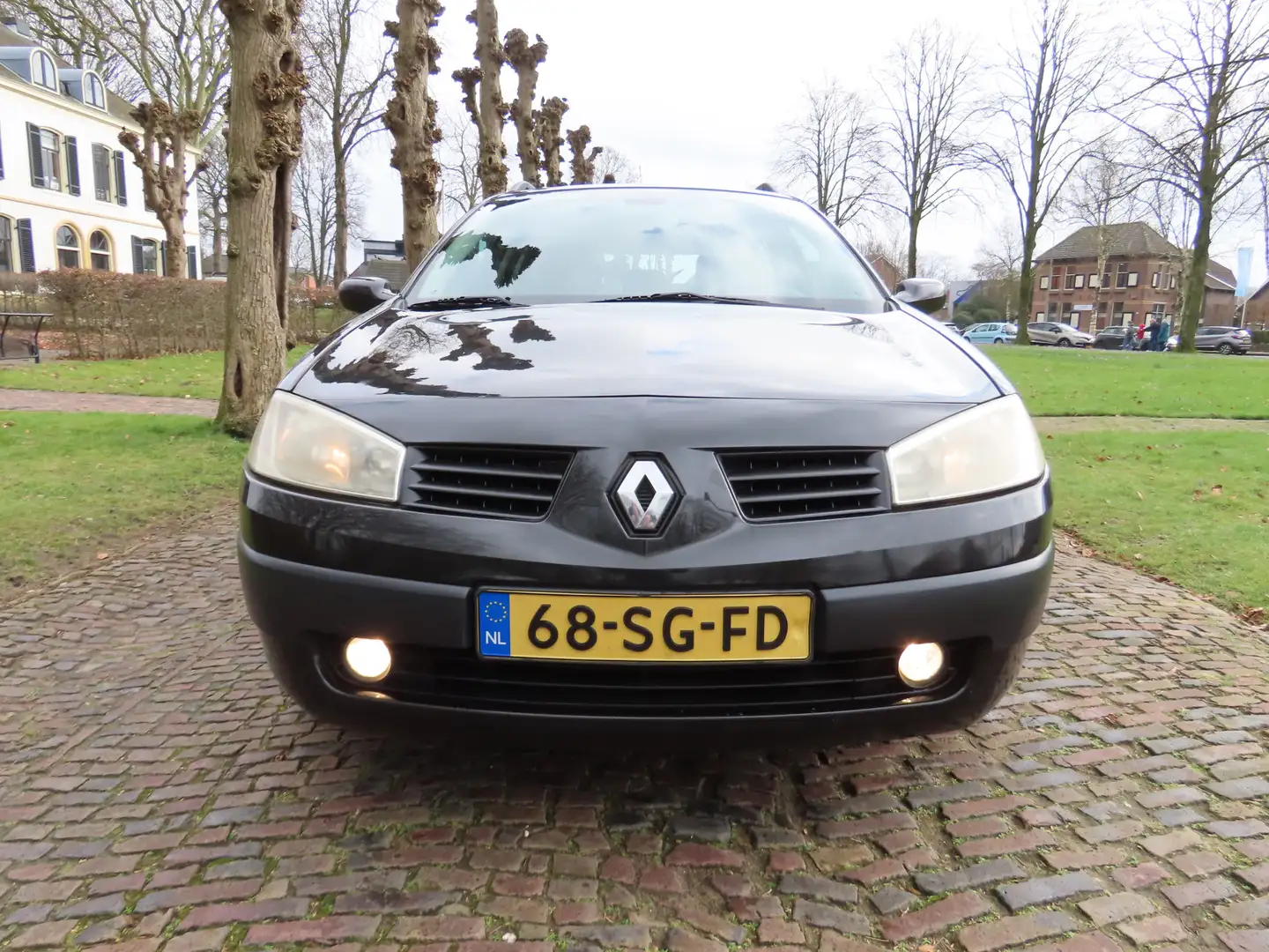 Renault Megane Grand Tour 1.6-16V Dynamique Comfort Ecc Cruisecon Black - 2