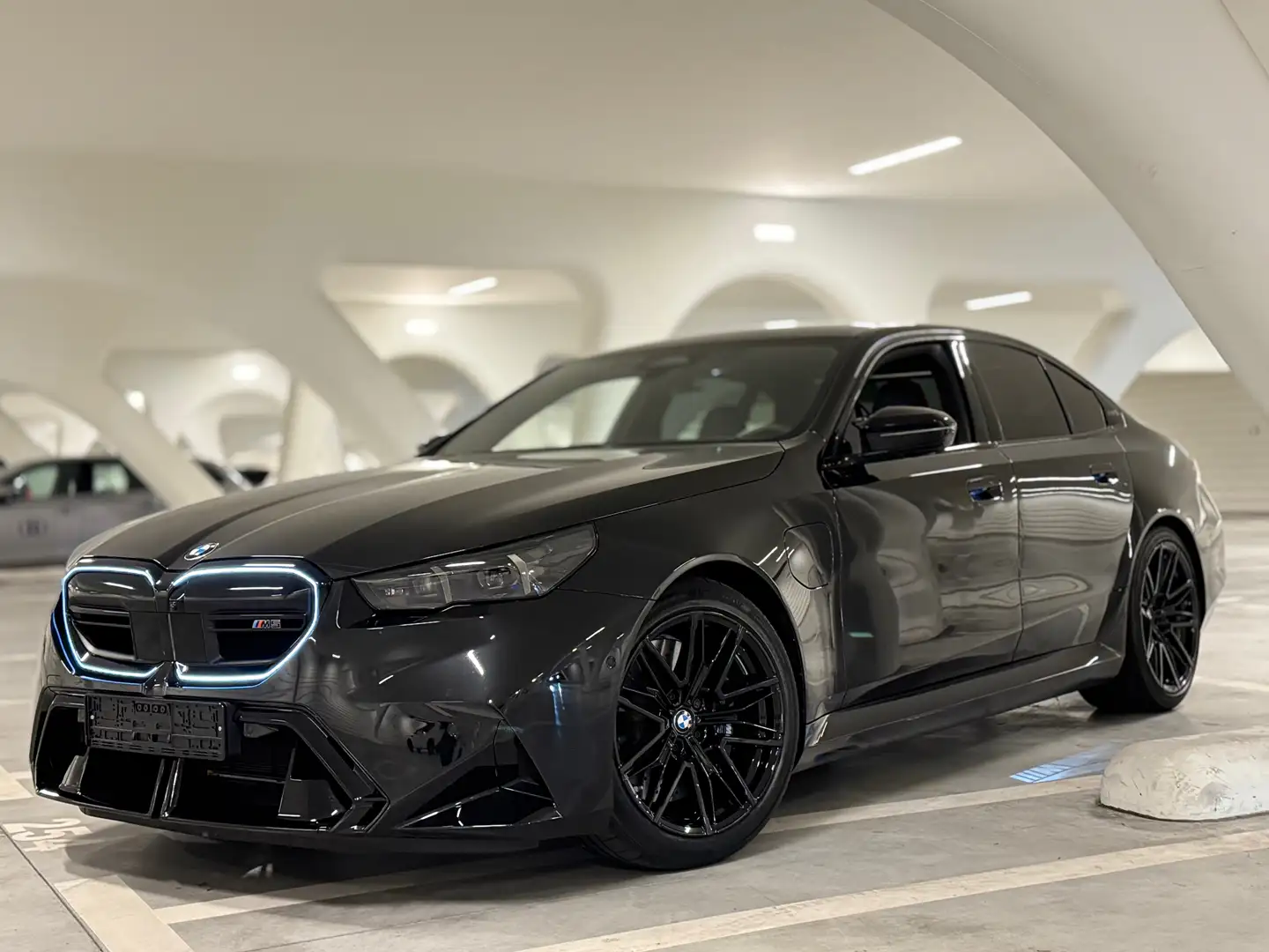 BMW M5 4.4 V8 / B&W/ HUD / 360 / Bicolor / Pano / Hybride Noir - 1