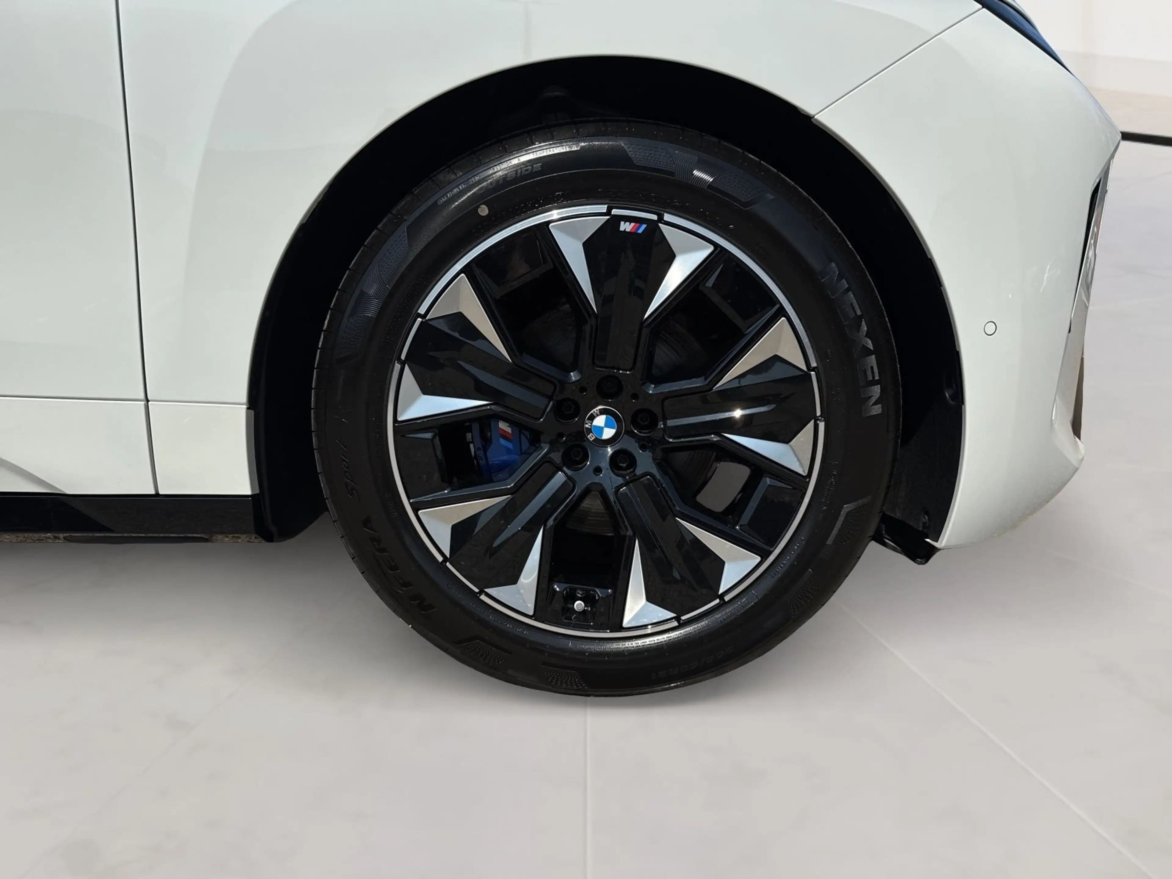 BMW iX xDrive45 0.25% UVP: 99.320€ — photo 9