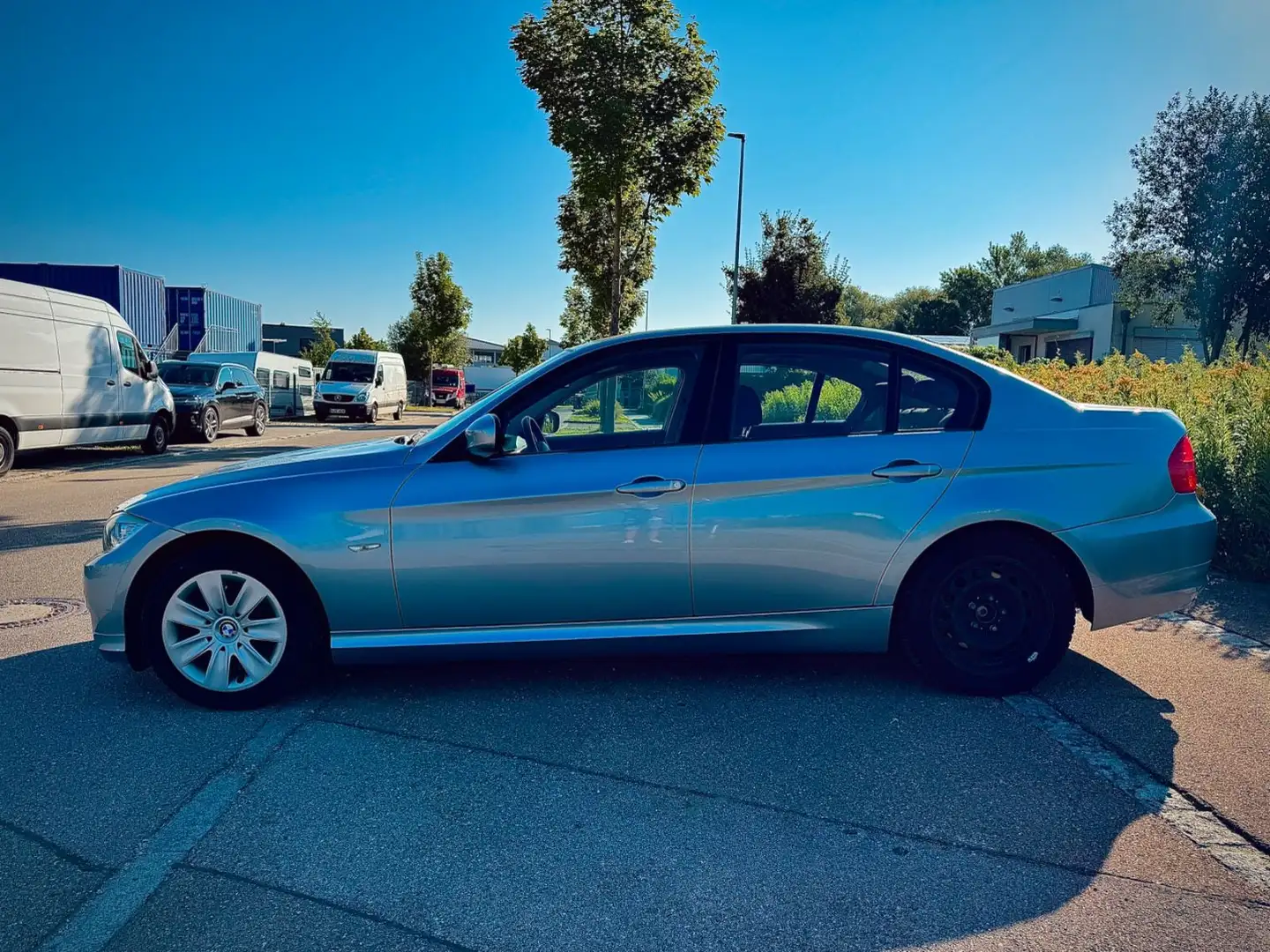 BMW 318 d Lim. Baureihe 3 Klima SHZ PDC HU02/26 2Hand Blau - 2