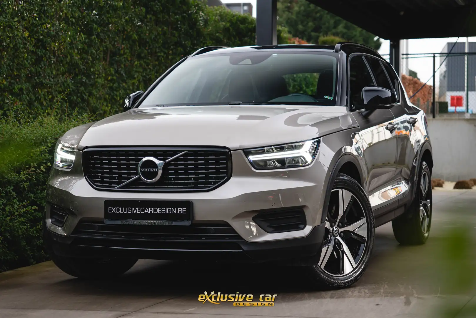 Volvo XC40 1.5 T5 Recharge PHEV R-Design /Panodak/Alcantara/ Bronze - 1