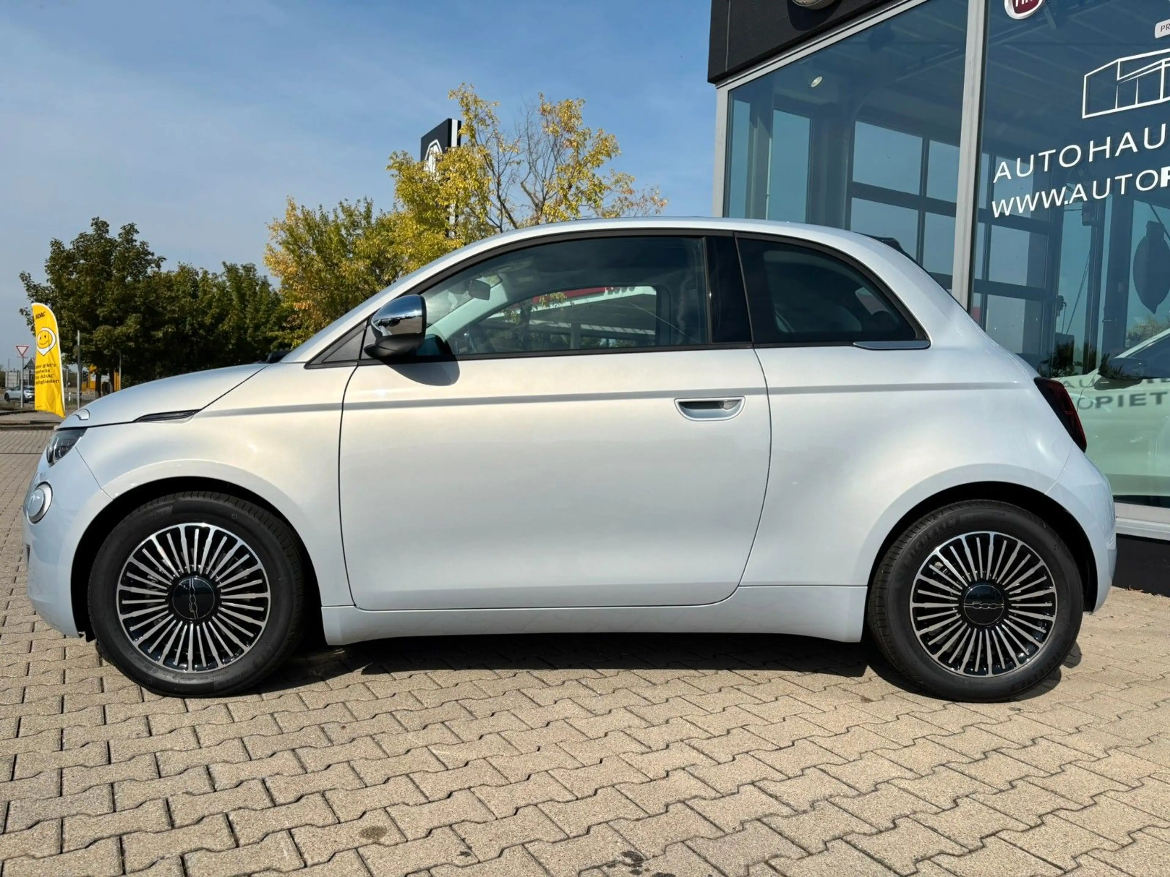 Fiat 500 Hybrid*Icon*Cabrio — photo 7