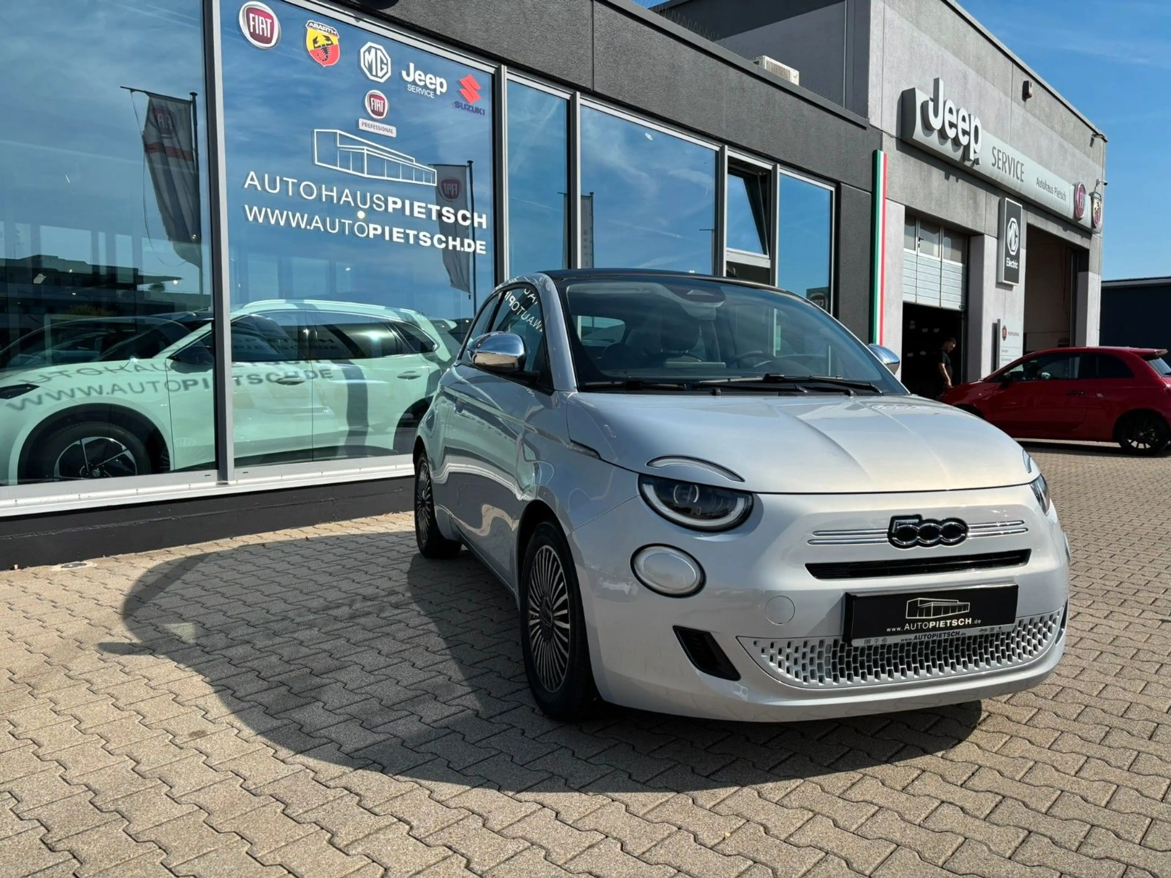 Fiat 500 Hybrid*Icon*Cabrio — photo 3