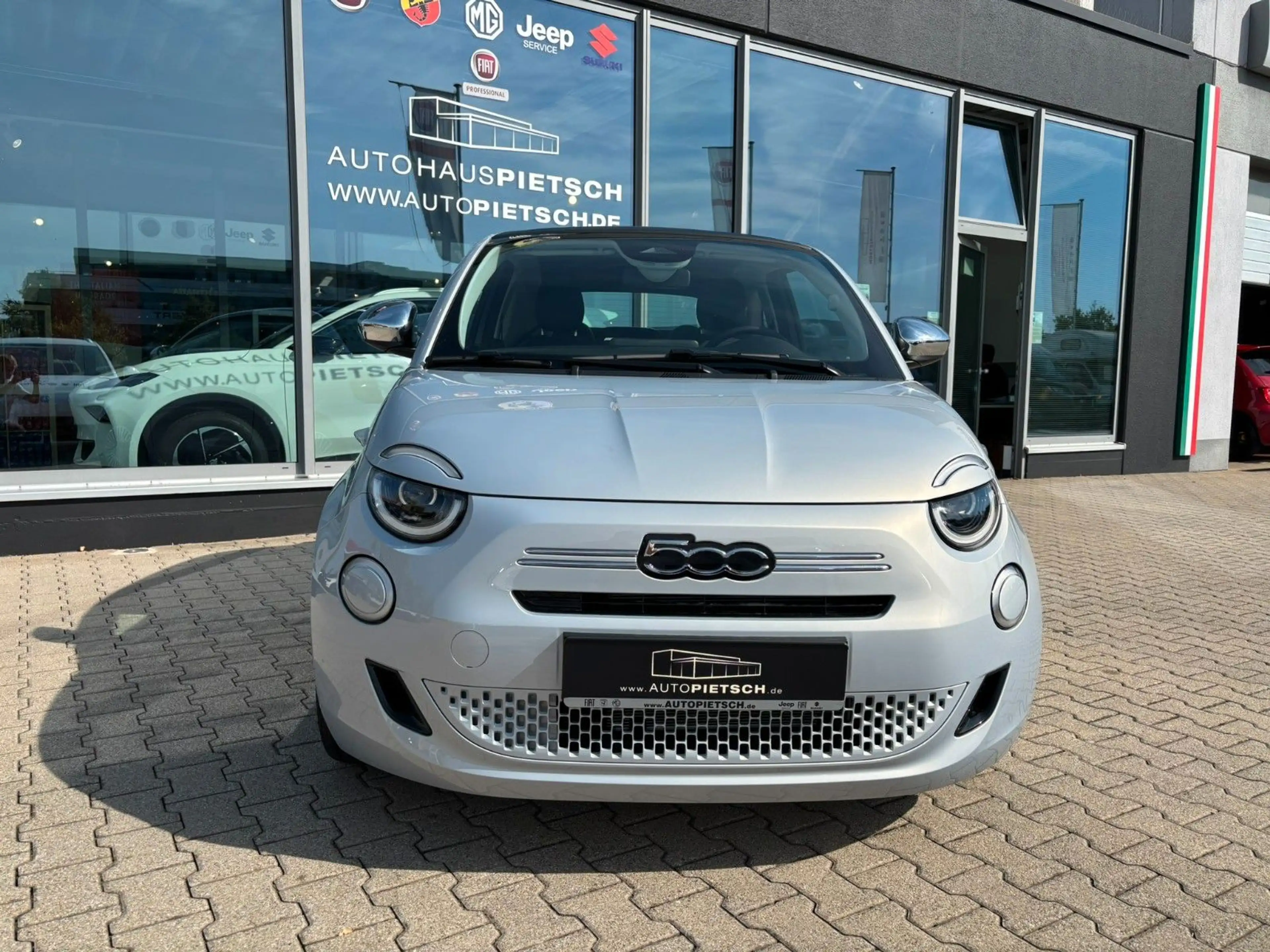 Fiat 500 Hybrid*Icon*Cabrio — photo 2