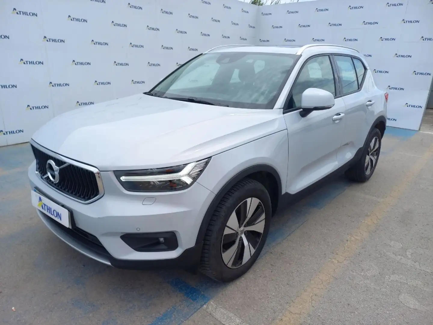 Volvo XC40 T3 Momentum Pro Aut. Argent - 1