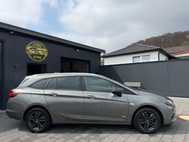 Opel Astra view 8