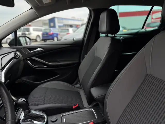 Opel Astra view 11
