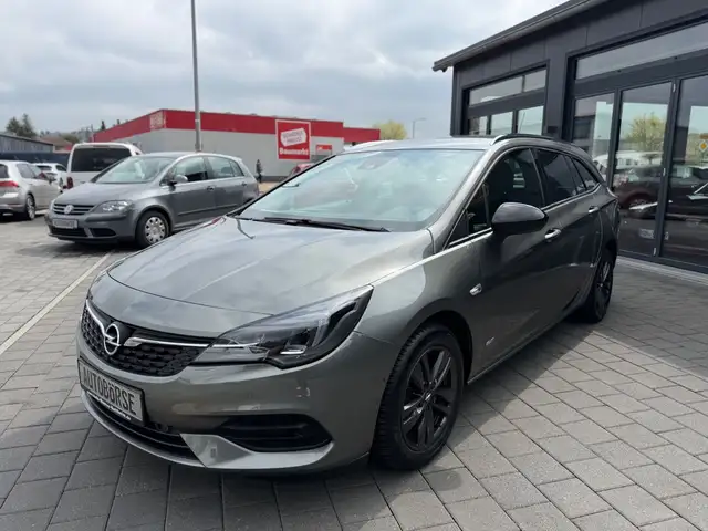Opel Astra view 3