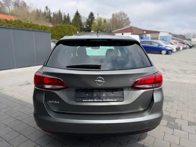 Opel Astra view 6