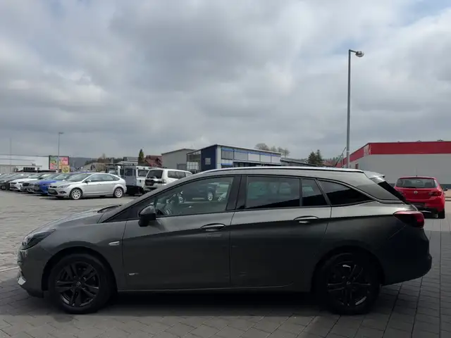 Opel Astra view 4